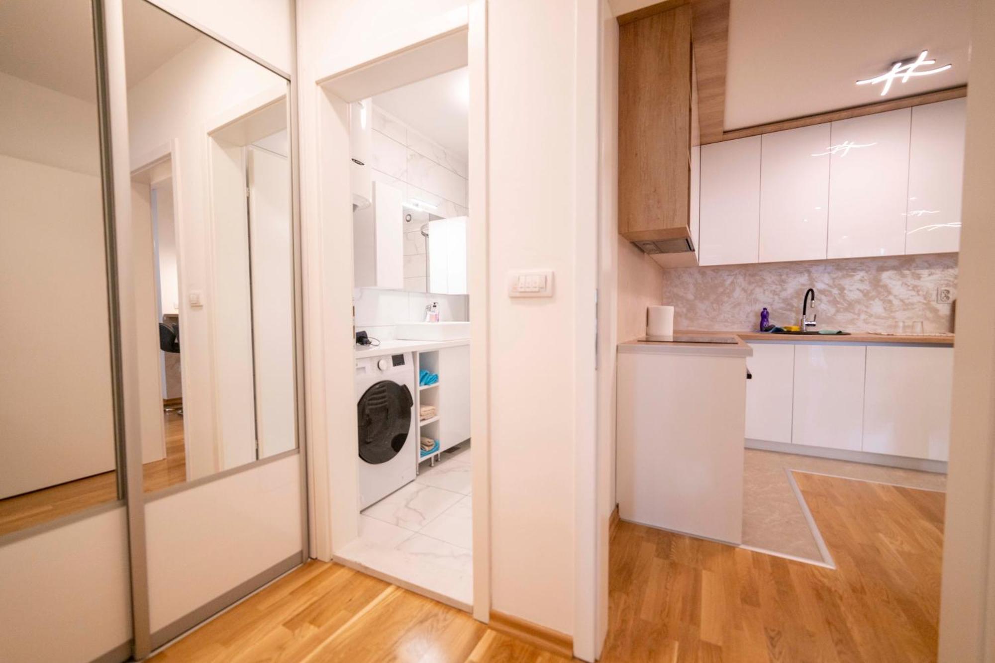 Apartment 5 Star Lukavica Екстериор снимка